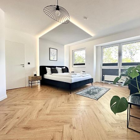 Modern Apartment - Fuer Freunde & Familien, Stadtnah, Parkplatz, E-Ladestation, Gitterbox Fuer Fahrraeder, Fitnessstudio, Digitale Gaestemappe Mit Restaurant- Und Unternehmenstipps โคเบลนซ์ ภายนอก รูปภาพ