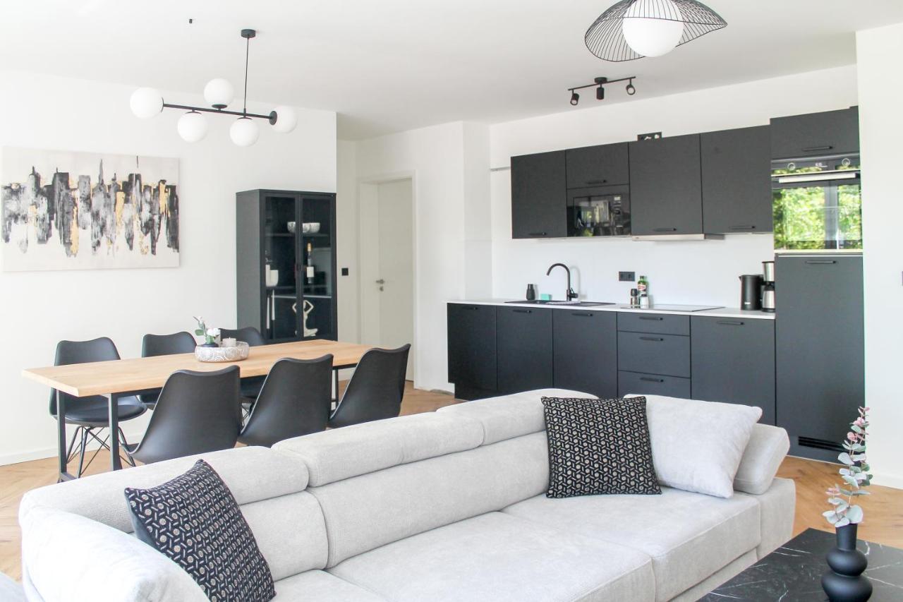 Modern Apartment - Fuer Freunde & Familien, Stadtnah, Parkplatz, E-Ladestation, Gitterbox Fuer Fahrraeder, Fitnessstudio, Digitale Gaestemappe Mit Restaurant- Und Unternehmenstipps โคเบลนซ์ ภายนอก รูปภาพ