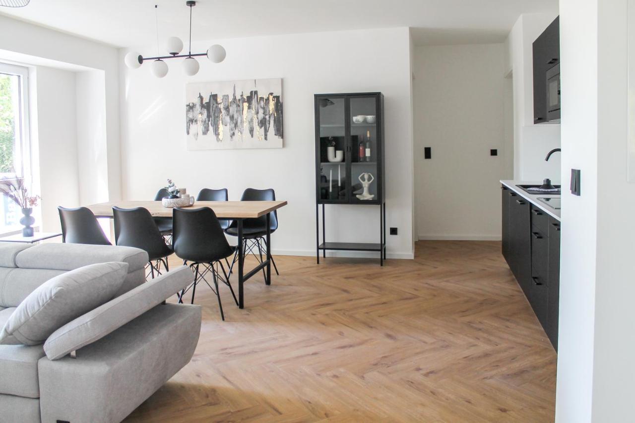 Modern Apartment - Fuer Freunde & Familien, Stadtnah, Parkplatz, E-Ladestation, Gitterbox Fuer Fahrraeder, Fitnessstudio, Digitale Gaestemappe Mit Restaurant- Und Unternehmenstipps โคเบลนซ์ ภายนอก รูปภาพ