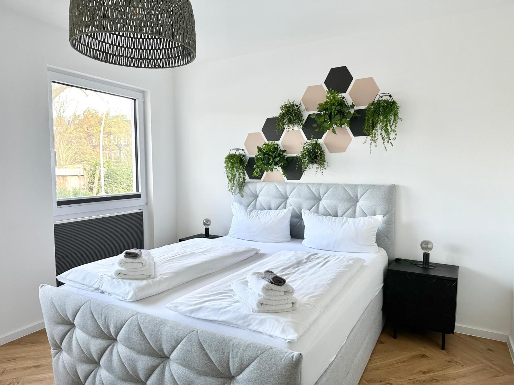 Modern Apartment - Fuer Freunde & Familien, Stadtnah, Parkplatz, E-Ladestation, Gitterbox Fuer Fahrraeder, Fitnessstudio, Digitale Gaestemappe Mit Restaurant- Und Unternehmenstipps โคเบลนซ์ ภายนอก รูปภาพ