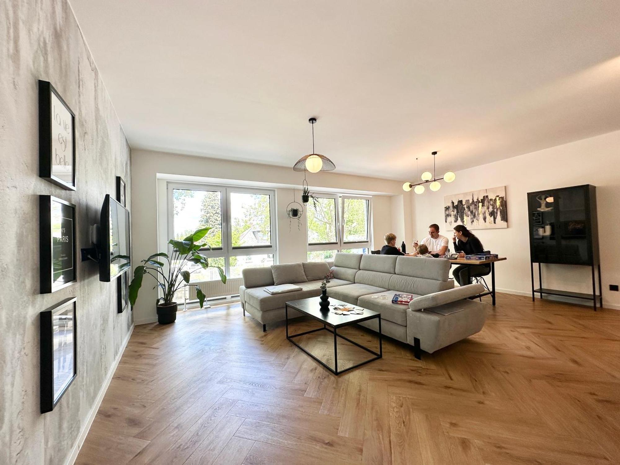 Modern Apartment - Fuer Freunde & Familien, Stadtnah, Parkplatz, E-Ladestation, Gitterbox Fuer Fahrraeder, Fitnessstudio, Digitale Gaestemappe Mit Restaurant- Und Unternehmenstipps โคเบลนซ์ ภายนอก รูปภาพ